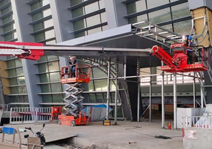 高空安全帶保障濟寧大安機場精裝修工作順利完成